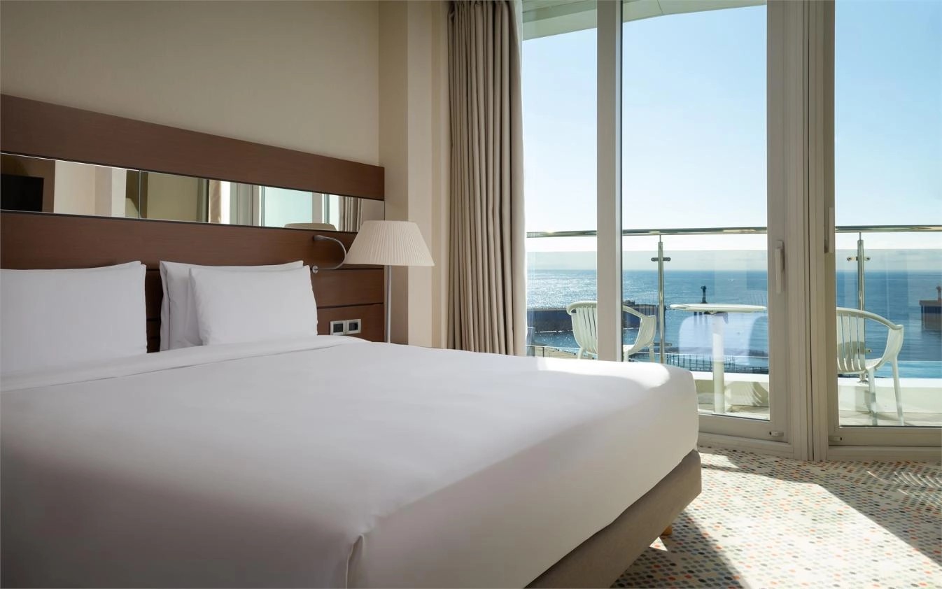 Junior Suite with Jacuzzi and Sea View